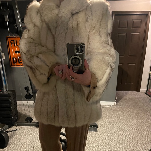 Blue Fox Fur Coat - Picture 5 of 7